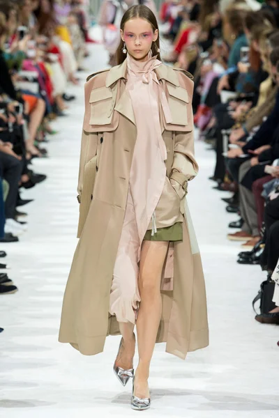 Look 10